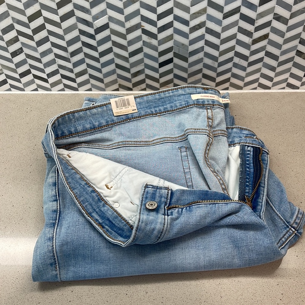 Levi’s - Picture 2 of 2